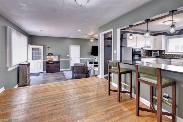 3 Hillcrest CIR, Hampton, VA 23666