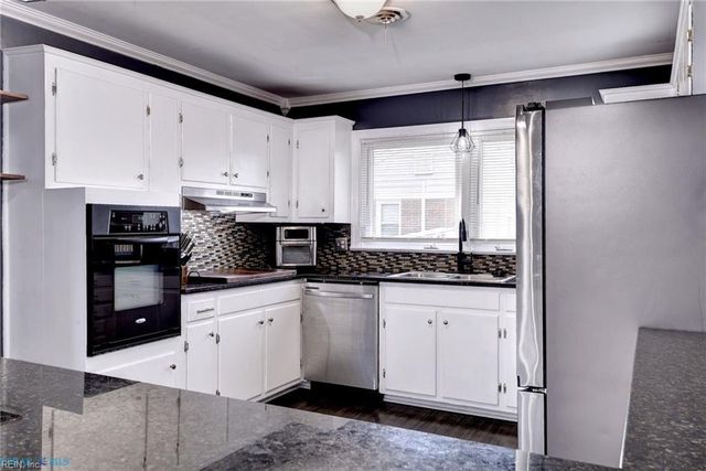 3 Hillcrest CIR, Hampton, VA 23666