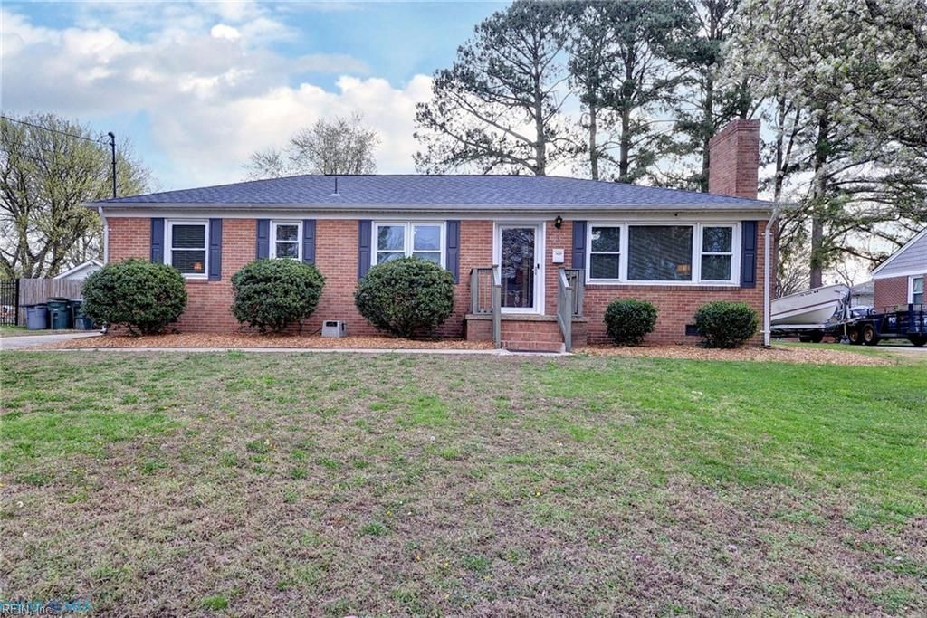3 Hillcrest CIR, Hampton, VA 23666