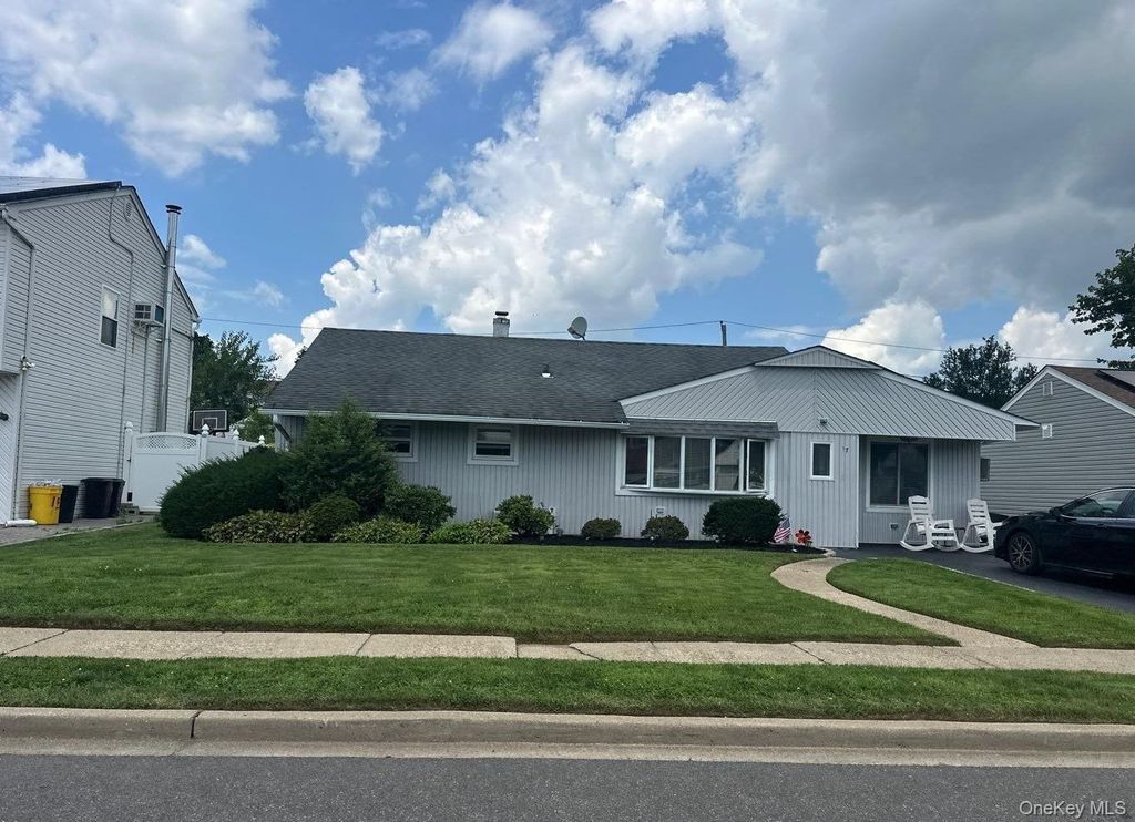17 Wilson Lane, Bethpage, NY 11714 — photo 2