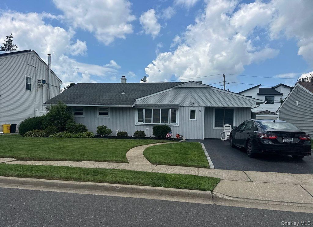 17 Wilson Lane, Bethpage, NY 11714 — photo 3