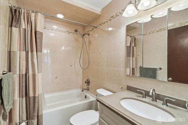 51 Malibu Court, Old Bridge, NJ 08857