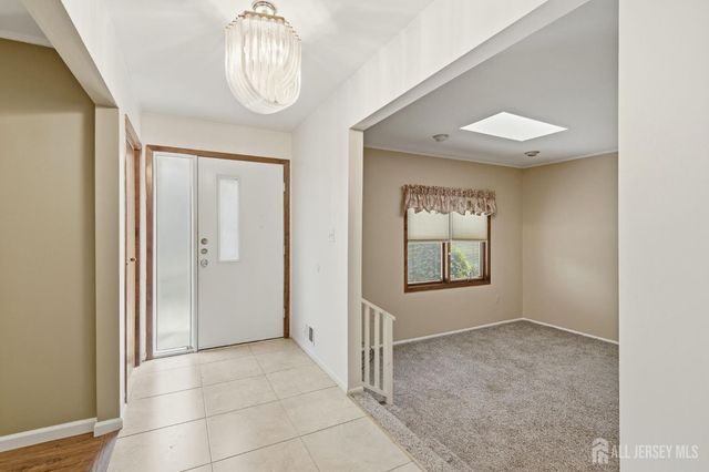 51 Malibu Court, Old Bridge, NJ 08857