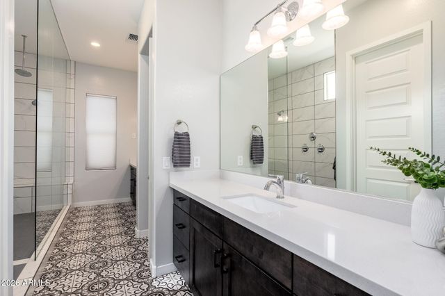 1555 E OCOTILLO Road 9, Phoenix, AZ 85014