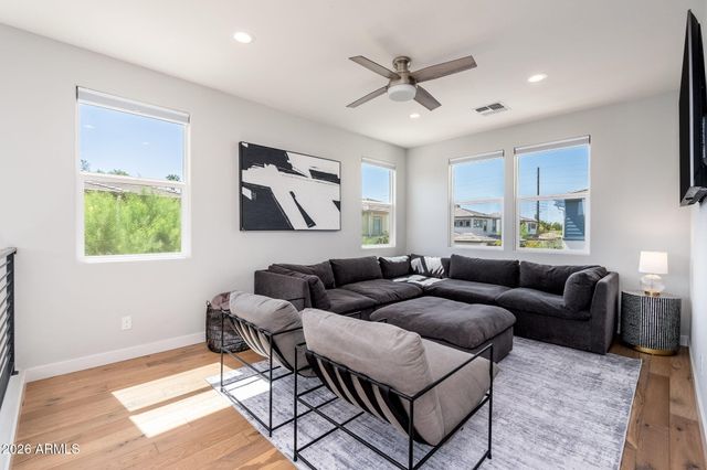 1555 E OCOTILLO Road 9, Phoenix, AZ 85014