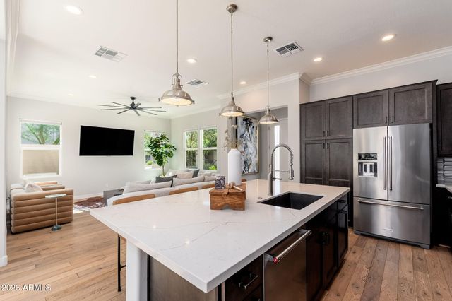 1555 E OCOTILLO Road 9, Phoenix, AZ 85014