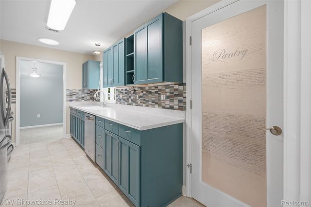 2152 Shankin Drive, Wolverine Lake Village, MI 48390