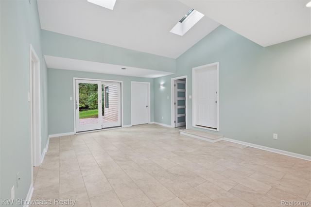 2152 Shankin Drive, Wolverine Lake Village, MI 48390