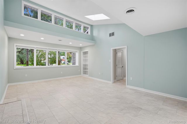 2152 Shankin Drive, Wolverine Lake Village, MI 48390