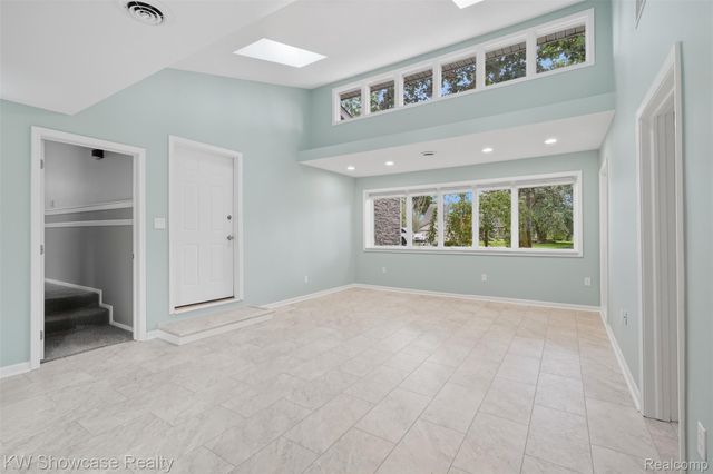 2152 Shankin Drive, Wolverine Lake Village, MI 48390