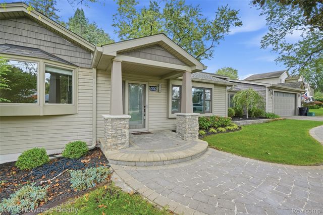 2152 Shankin Drive, Wolverine Lake Village, MI 48390