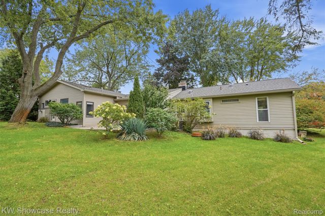 2152 Shankin Drive, Wolverine Lake Village, MI 48390