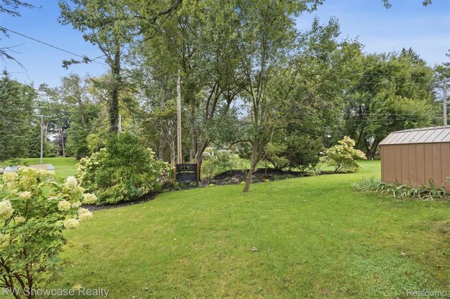 2152 Shankin Drive, Wolverine Lake Village, MI 48390