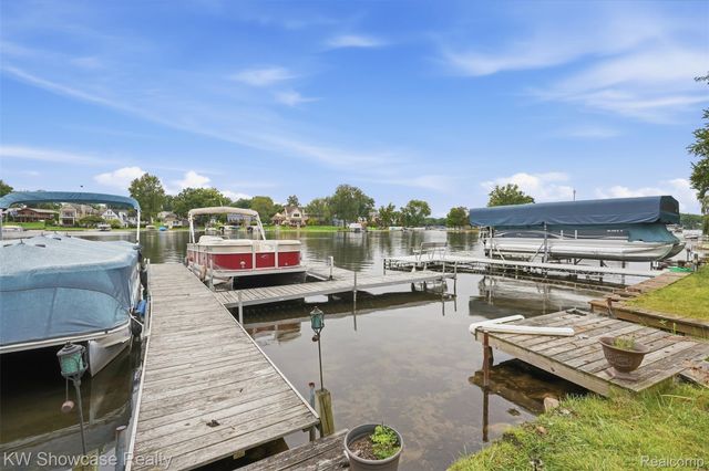 2152 Shankin Drive, Wolverine Lake Village, MI 48390