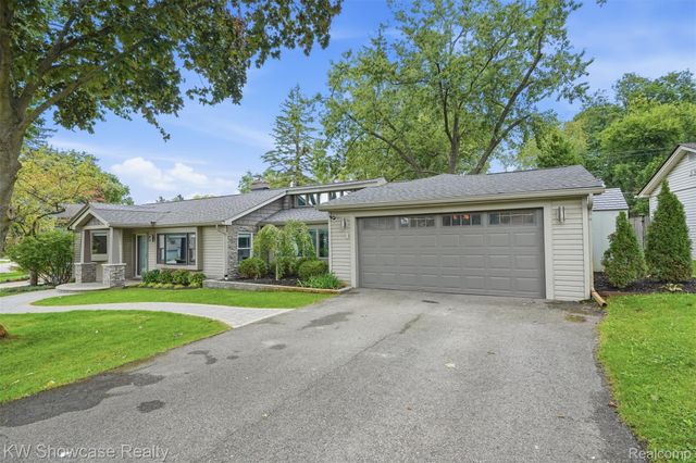 2152 Shankin Drive, Wolverine Lake Village, MI 48390