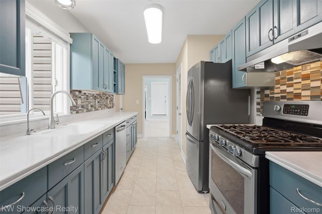 2152 Shankin Drive, Wolverine Lake Village, MI 48390