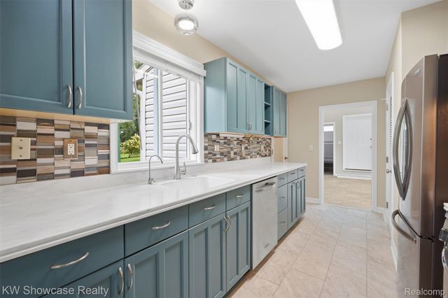 2152 Shankin Drive, Wolverine Lake Village, MI 48390