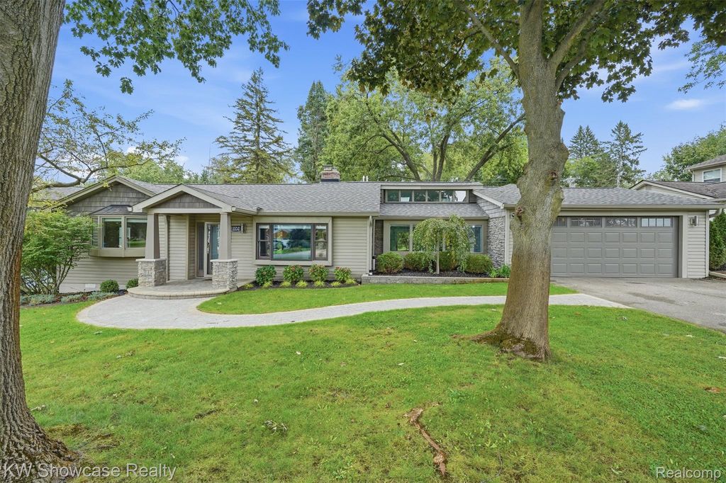 2152 Shankin Drive, Wolverine Lake Village, MI 48390