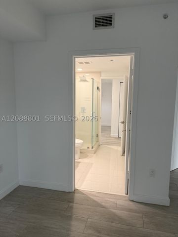 55 SW 9th St 2401, Miami, FL 33130