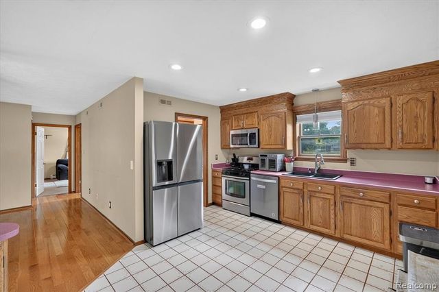 5219 E Carpenter Road, Flint, MI 48506