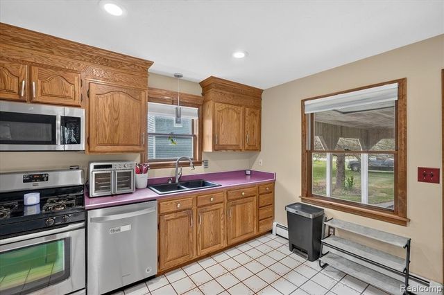 5219 E Carpenter Road, Flint, MI 48506