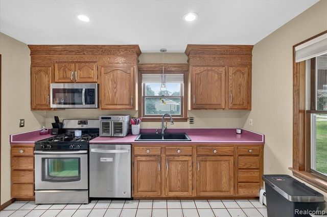 5219 E Carpenter Road, Flint, MI 48506