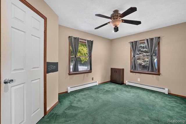 5219 E Carpenter Road, Flint, MI 48506