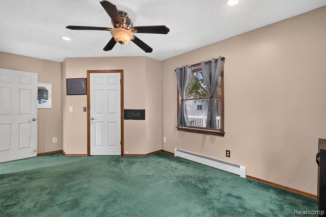 5219 E Carpenter Road, Flint, MI 48506