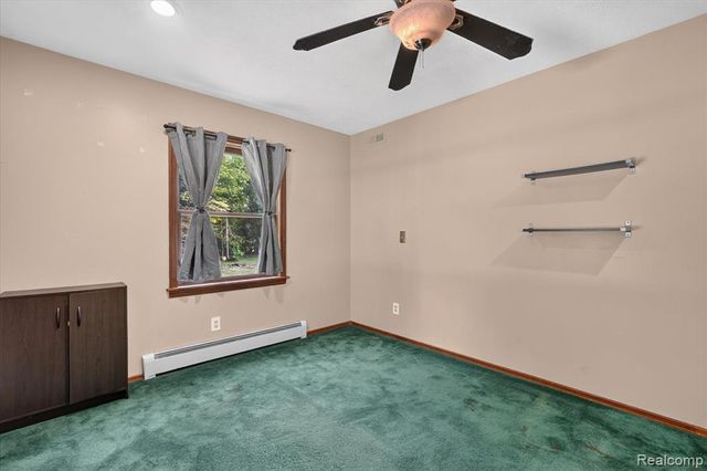 5219 E Carpenter Road, Flint, MI 48506