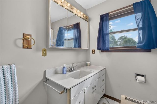 5219 E Carpenter Road, Flint, MI 48506