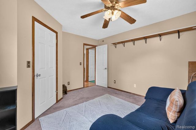 5219 E Carpenter Road, Flint, MI 48506