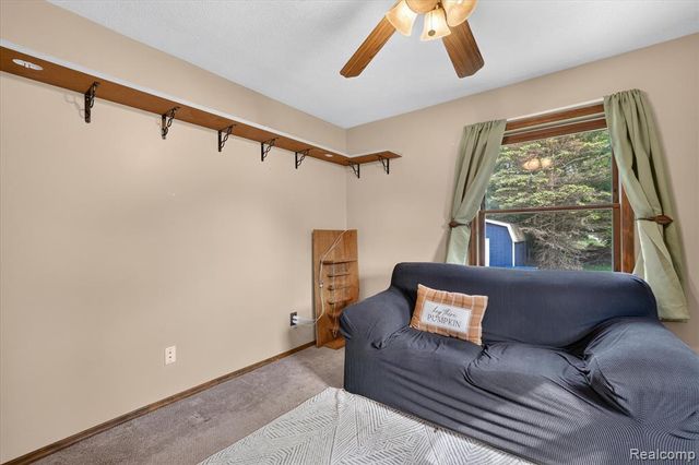 5219 E Carpenter Road, Flint, MI 48506