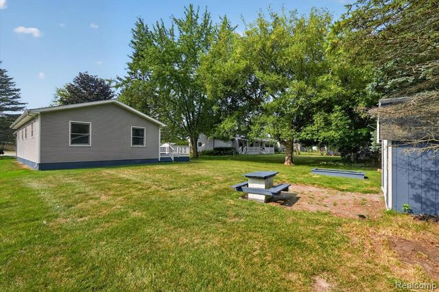 5219 E Carpenter Road, Flint, MI 48506