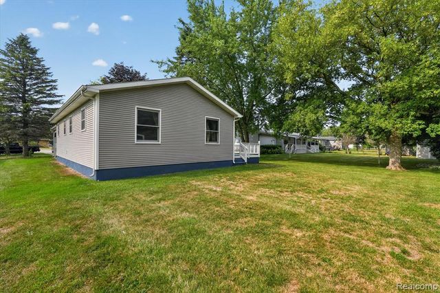 5219 E Carpenter Road, Flint, MI 48506