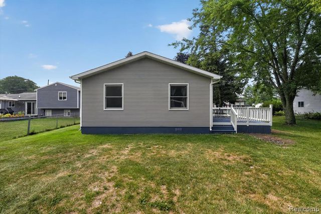 5219 E Carpenter Road, Flint, MI 48506