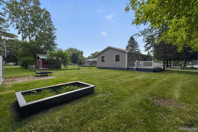 5219 E Carpenter Road, Flint, MI 48506