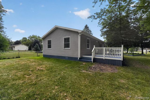 5219 E Carpenter Road, Flint, MI 48506