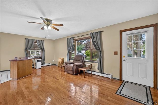 5219 E Carpenter Road, Flint, MI 48506
