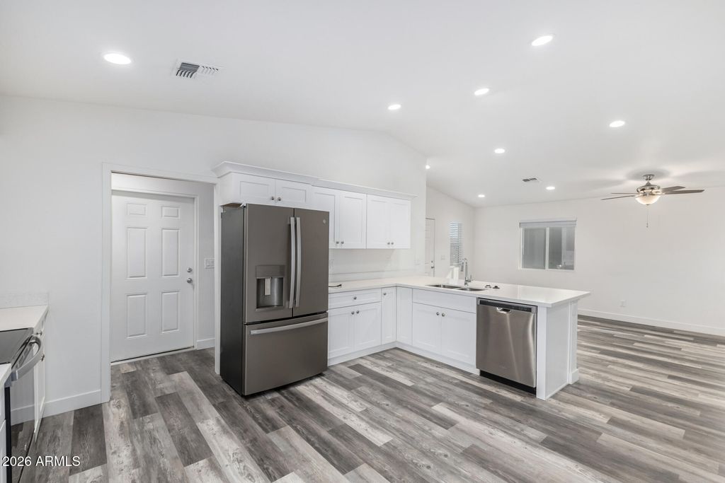 Image 11 of property listing at 860 S Main Street, Coolidge, AZ 85128