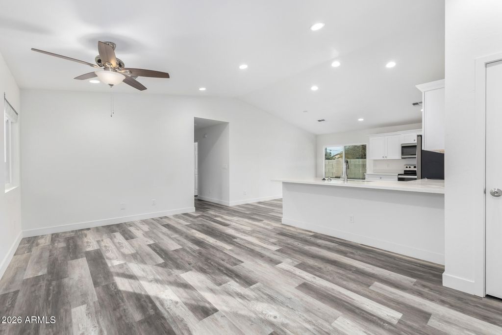 Image 2 of property listing at 860 S Main Street, Coolidge, AZ 85128