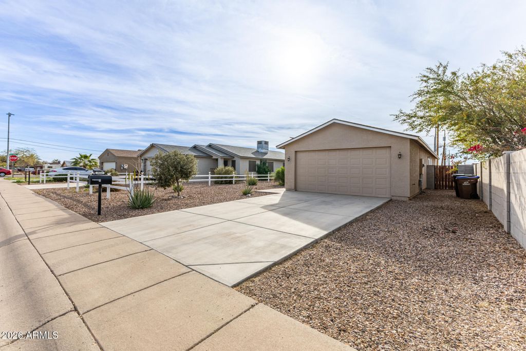Image 5 of property listing at 860 S Main Street, Coolidge, AZ 85128