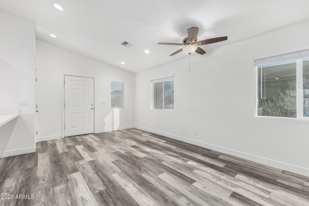 Image 7 of property listing at 860 S Main Street, Coolidge, AZ 85128