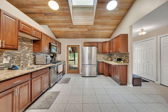 21400 Lisa Lane, Steger, IL 60475