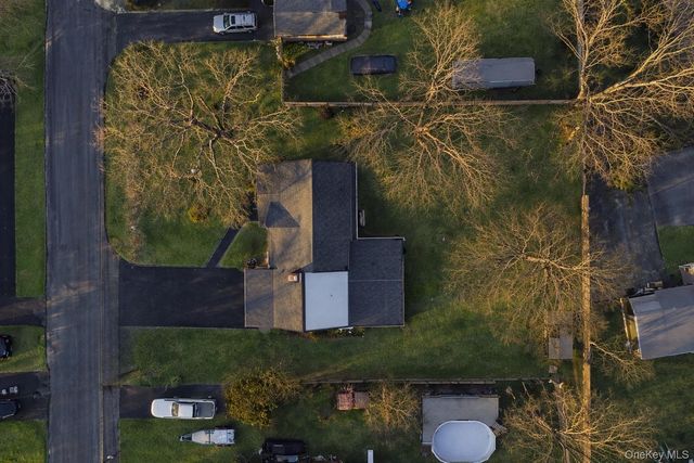 1395 Gardiner Drive, Bay Shore, NY 11706