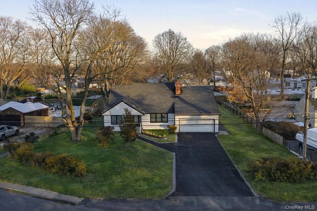 1395 Gardiner Drive, Bay Shore, NY 11706