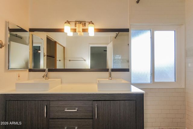 1655 E SAINT CHARLES Avenue, Phoenix, AZ 85042