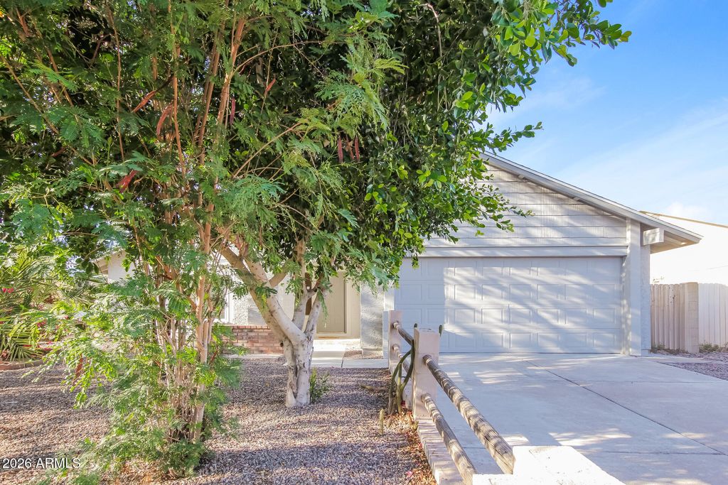 1655 E SAINT CHARLES Avenue, Phoenix, AZ 85042