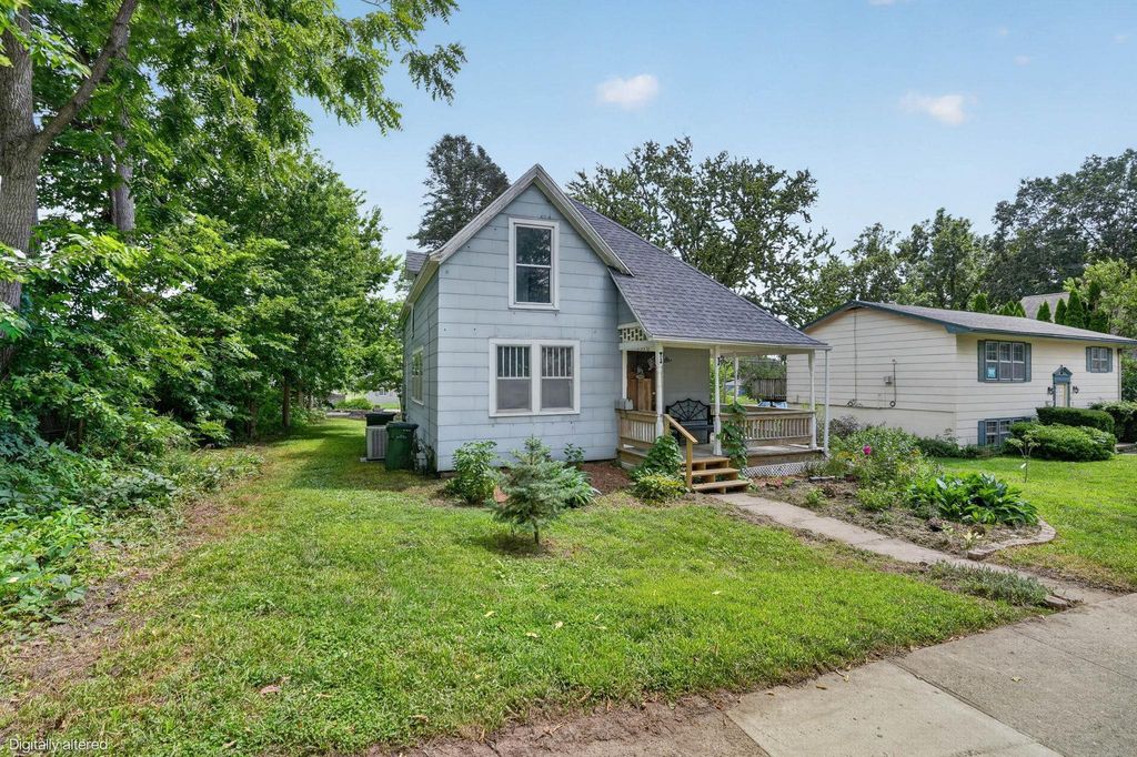 1310 Iowa Street, Cedar Falls, IA 50613