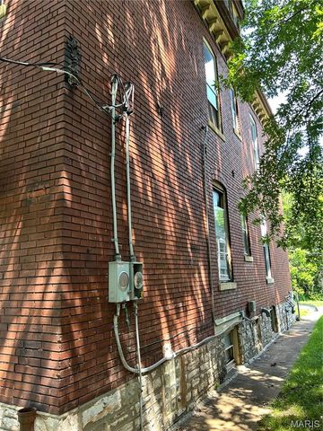 8447 Newby Street, St Louis, MO 63147