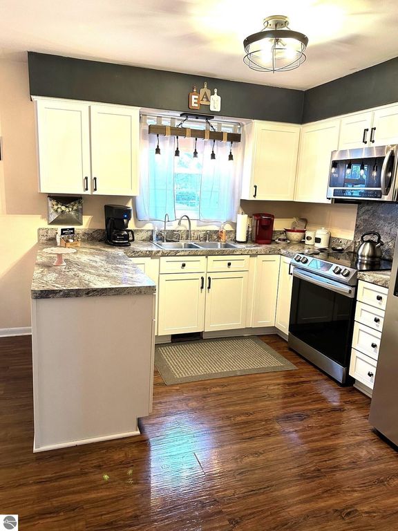 Image 11 of property listing at 209 West Drive, Mt Pleasant, MI 48858